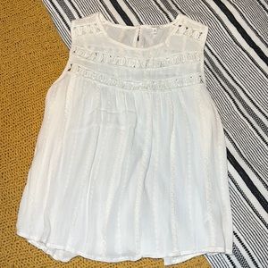 Beautiful whit embroidered sleeveless blouse Size M